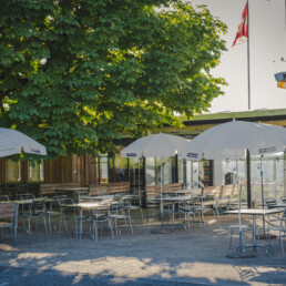 Terasse mit Sonnenschutz im Restaurant Scheitlinsbüchel St. Gallen